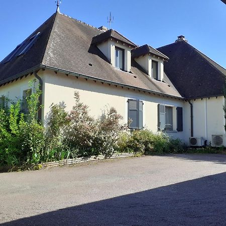 Au P'Tit Versailles Châtillon-sur-Seine Exterior foto