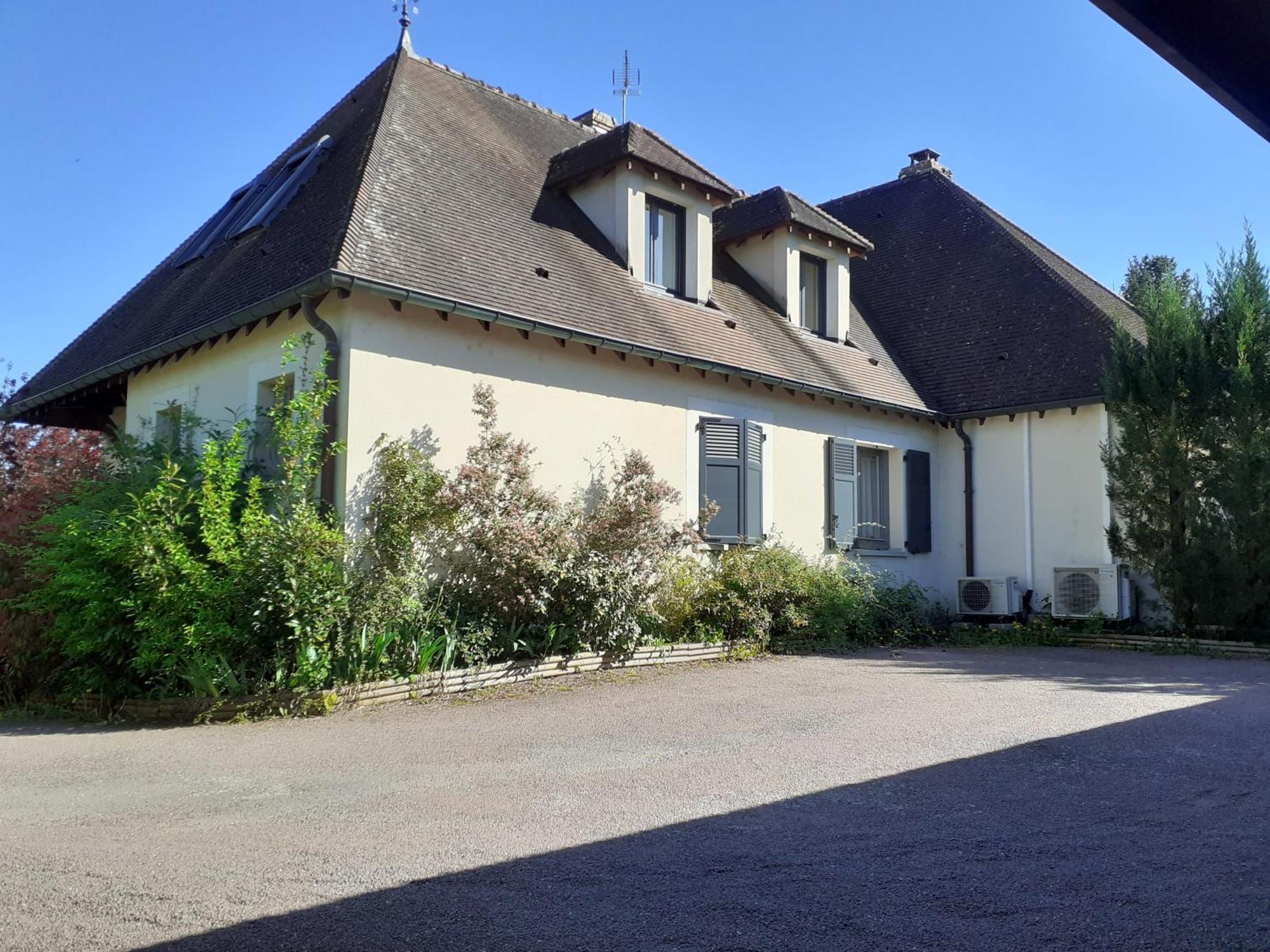 Au P'Tit Versailles Châtillon-sur-Seine Exterior foto